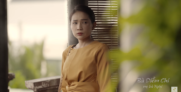 Tức nổ mắt khi xem Khả Như vác vàng nặng muốn què tay sang giúp mẹ Bà 5 Bống - Ảnh 2. Tức nổ mắt khi xem Khả Như vác vàng nặng muốn què tay sang giúp mẹ Bà 5 Bống - Ảnh 2.
