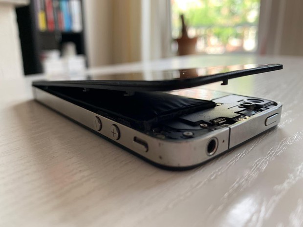 Vứt iPhone cũ trong tủ không dùng, tưởng chừng vô hại để rồi tá hỏa vì cái kết đáng sợ khôn lường - Ảnh 1.