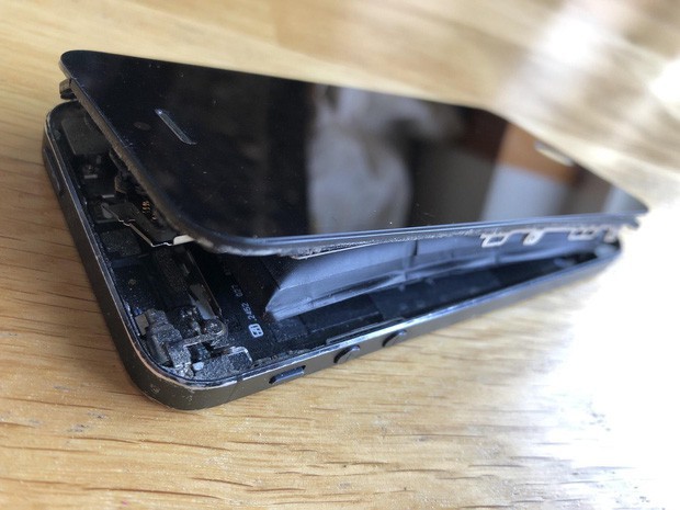 Vứt iPhone cũ trong tủ không dùng, tưởng chừng vô hại để rồi tá hỏa vì cái kết đáng sợ khôn lường - Ảnh 2.