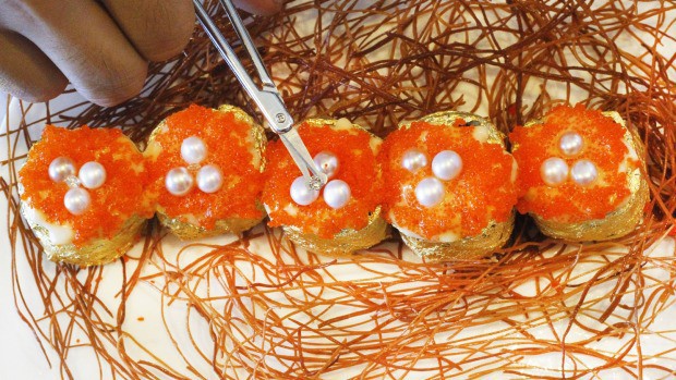 Đĩa sushi có giá gần 100 triệu đồng được đầu bếp tạo ra với mục đích vô cùng đặc biệt - Ảnh 3.