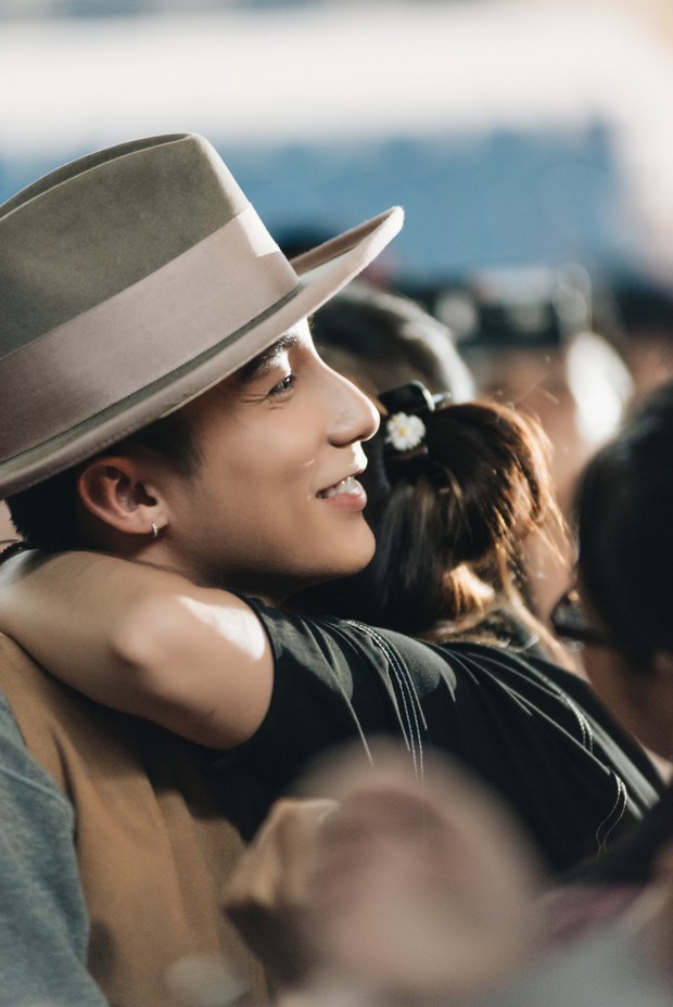 Fan nữ đưa mẹ đến sự kiện Meet&Greet Hà Nội để xin kết hôn, Sơn Tùng M-TP cũng nhiệt tình đáp lời cực dễ thương - Ảnh 3. Fan nữ đưa mẹ đến sự kiện Meet&Greet Hà Nội để xin kết hôn, Sơn Tùng M-TP cũng nhiệt tình đáp lời cực dễ thương - Ảnh 3.