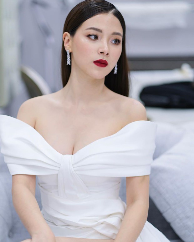 Nhã Phương đụng hàng với mỹ nhân Chiếc lá bay: Khi nhan sắc bất phân thắng bại thì màu son sẽ quyết định tất cả - Ảnh 7. Nhã Phương đụng hàng với mỹ nhân Chiếc lá bay: Khi nhan sắc bất phân thắng bại thì màu son sẽ quyết định tất cả - Ảnh 7.