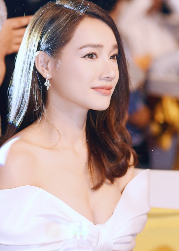 Nhã Phương đụng hàng với mỹ nhân Chiếc lá bay: Khi nhan sắc bất phân thắng bại thì màu son sẽ quyết định tất cả - Ảnh 2. Nhã Phương đụng hàng với mỹ nhân Chiếc lá bay: Khi nhan sắc bất phân thắng bại thì màu son sẽ quyết định tất cả - Ảnh 2.