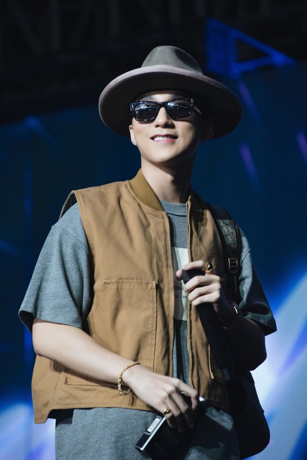 Fan nữ đưa mẹ đến sự kiện Meet&Greet Hà Nội để xin kết hôn, Sơn Tùng M-TP cũng nhiệt tình đáp lời cực dễ thương - Ảnh 1. Fan nữ đưa mẹ đến sự kiện Meet&Greet Hà Nội để xin kết hôn, Sơn Tùng M-TP cũng nhiệt tình đáp lời cực dễ thương - Ảnh 1.