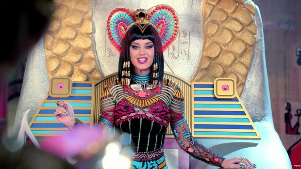 “Thánh xui xẻo của năm” gọi tên Katy Perry: Lùm xùm đạo nhạc vừa lắng xuống, cô nàng lại bị bạn diễn tố cáo quấy rối tình dục - Ảnh 8. “Thánh xui xẻo của năm” gọi tên Katy Perry: Lùm xùm đạo nhạc vừa lắng xuống, cô nàng lại bị bạn diễn tố cáo quấy rối tình dục - Ảnh 8.