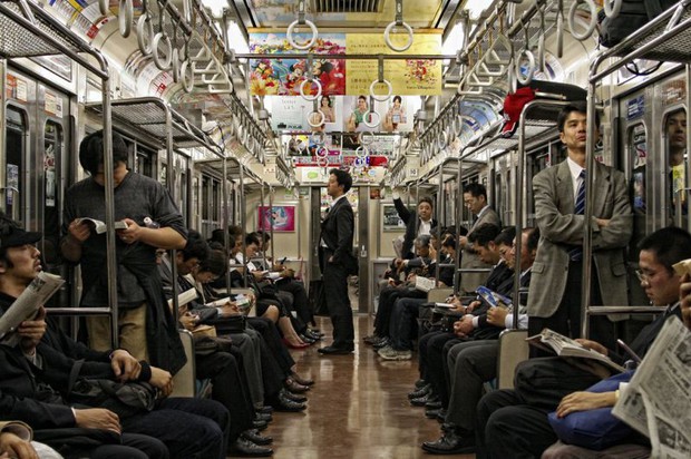 Đừng bao giờ nhường ghế cho người già trên tàu điện ngầm ở Nhật nếu không muốn bị xem là vô lễ và thiếu tôn trọng - Ảnh 3.