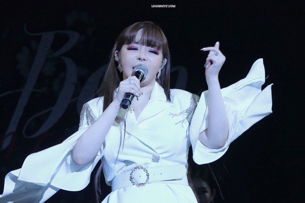 Park Bom bán cháy vé fanmeeting tại Đài Bắc, bật khóc khi trình diễn bản hit kinh điển - Ảnh 2. Park Bom bán cháy vé fanmeeting tại Đài Bắc, bật khóc khi trình diễn bản hit kinh điển - Ảnh 2.