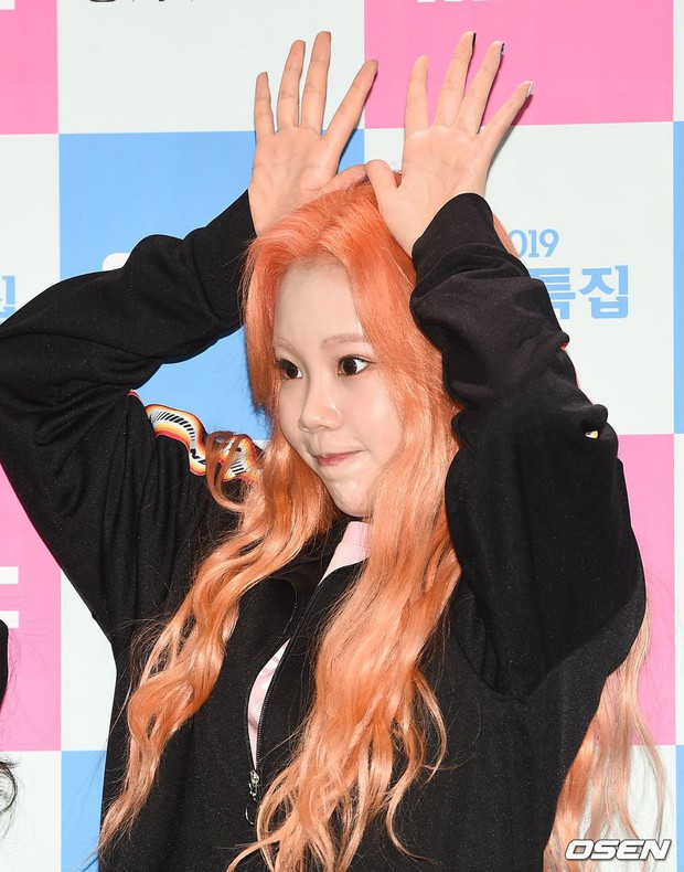 Lộ diện với gương mặt khác lạ, nữ idol xấu nhất lịch sử Kpop bị nghi phẫu thuật thẩm mỹ đến mức xuống sắc hơn trước - Ảnh 2. Lộ diện với gương mặt khác lạ, nữ idol xấu nhất lịch sử Kpop bị nghi phẫu thuật thẩm mỹ đến mức xuống sắc hơn trước - Ảnh 2.
