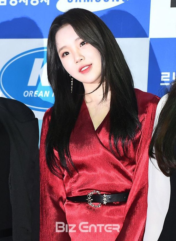 Lộ diện với gương mặt khác lạ, nữ idol xấu nhất lịch sử Kpop bị nghi phẫu thuật thẩm mỹ đến mức xuống sắc hơn trước - Ảnh 10. Lộ diện với gương mặt khác lạ, nữ idol xấu nhất lịch sử Kpop bị nghi phẫu thuật thẩm mỹ đến mức xuống sắc hơn trước - Ảnh 10.