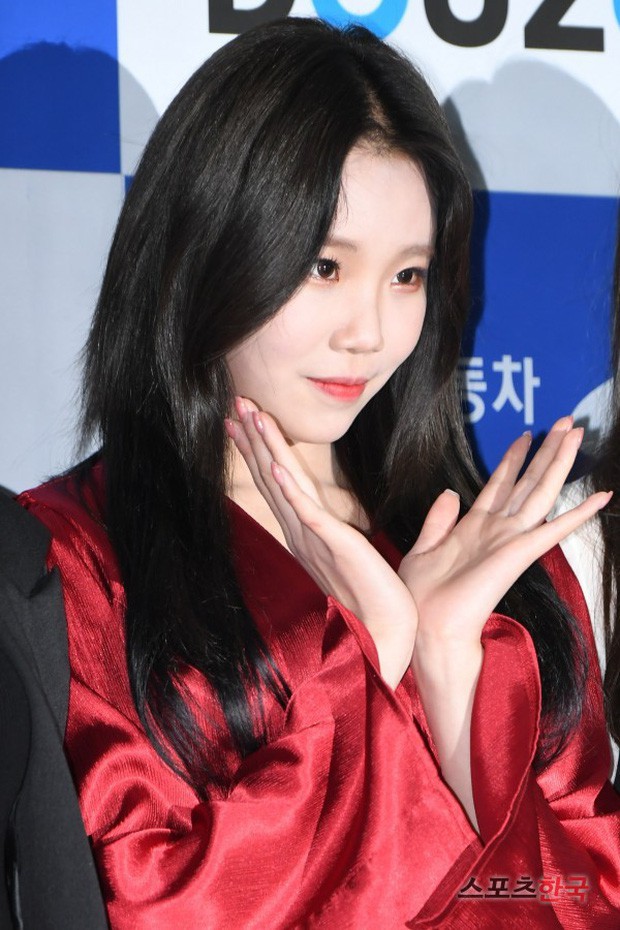 Lộ diện với gương mặt khác lạ, nữ idol xấu nhất lịch sử Kpop bị nghi phẫu thuật thẩm mỹ đến mức xuống sắc hơn trước - Ảnh 11. Lộ diện với gương mặt khác lạ, nữ idol xấu nhất lịch sử Kpop bị nghi phẫu thuật thẩm mỹ đến mức xuống sắc hơn trước - Ảnh 11.