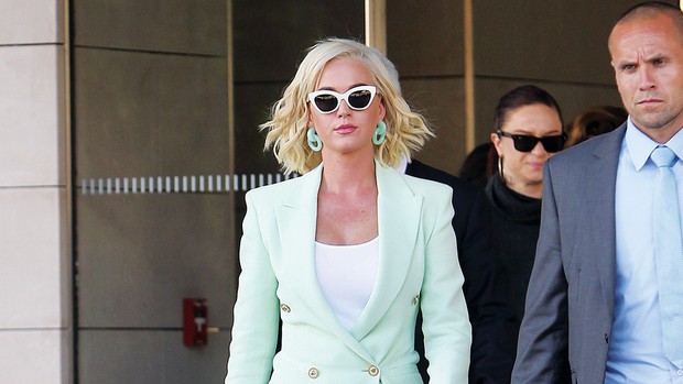 “Thánh xui xẻo của năm” gọi tên Katy Perry: Lùm xùm đạo nhạc vừa lắng xuống, cô nàng lại bị bạn diễn tố cáo quấy rối tình dục - Ảnh 6. “Thánh xui xẻo của năm” gọi tên Katy Perry: Lùm xùm đạo nhạc vừa lắng xuống, cô nàng lại bị bạn diễn tố cáo quấy rối tình dục - Ảnh 6.
