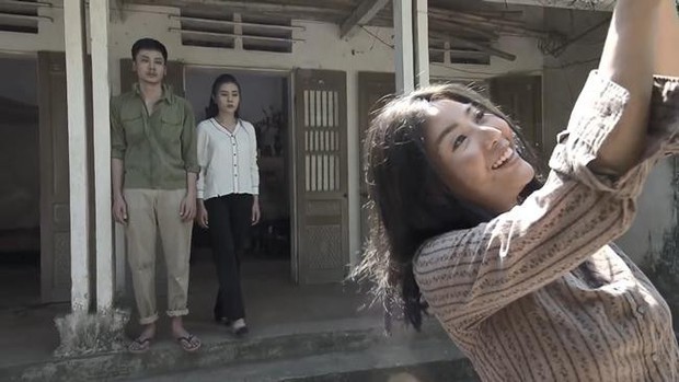 3 cặp bạn thân cùng khổ trên phim Việt: My Sói lừng lẫy thuở nào nay làm chị Xính Lao ở Về Nhà Đi Con - Ảnh 9. 3 cặp bạn thân cùng khổ trên phim Việt: My Sói lừng lẫy thuở nào nay làm chị Xính Lao ở Về Nhà Đi Con - Ảnh 9.