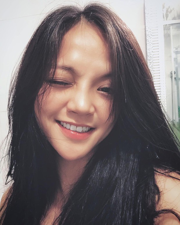 Sau khi tiết lộ có tình mới hậu ly hôn, Thu Quỳnh đăng status đầy chiêm nghiệm: Phụ nữ kiêu ngạo vẫn sẽ đổ rạp vào vòng tay quân tử chân thành - Ảnh 2. Sau khi tiết lộ có tình mới hậu ly hôn, Thu Quỳnh đăng status đầy chiêm nghiệm: Phụ nữ kiêu ngạo vẫn sẽ đổ rạp vào vòng tay quân tử chân thành - Ảnh 2.