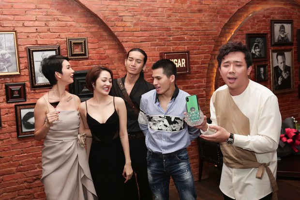 Trấn Thành, BB Trần và dàn sao Vbiz tới mừng sinh nhật Xuân Lan, nữ siêu mẫu gây bất ngờ với nhẫn kim cương khổng lồ - Ảnh 5. Trấn Thành, BB Trần và dàn sao Vbiz tới mừng sinh nhật Xuân Lan, nữ siêu mẫu gây bất ngờ với nhẫn kim cương khổng lồ - Ảnh 5.