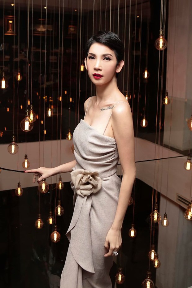 Trấn Thành, BB Trần và dàn sao Vbiz tới mừng sinh nhật Xuân Lan, nữ siêu mẫu gây bất ngờ với nhẫn kim cương khổng lồ - Ảnh 2. Trấn Thành, BB Trần và dàn sao Vbiz tới mừng sinh nhật Xuân Lan, nữ siêu mẫu gây bất ngờ với nhẫn kim cương khổng lồ - Ảnh 2.