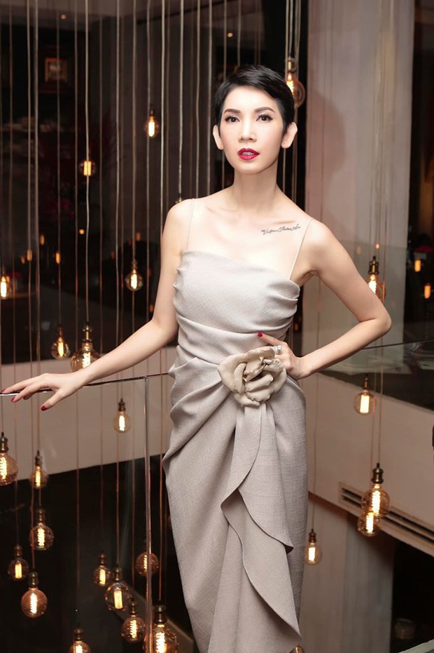 Trấn Thành, BB Trần và dàn sao Vbiz tới mừng sinh nhật Xuân Lan, nữ siêu mẫu gây bất ngờ với nhẫn kim cương khổng lồ - Ảnh 1. Trấn Thành, BB Trần và dàn sao Vbiz tới mừng sinh nhật Xuân Lan, nữ siêu mẫu gây bất ngờ với nhẫn kim cương khổng lồ - Ảnh 1.