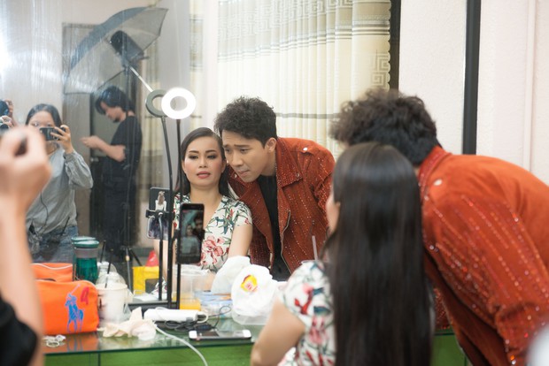 Trấn Thành bày Cẩm Ly nhảy rồi livestream trong hậu trường - Ảnh 5.