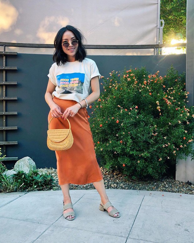 Street style châu Á: Sơ mi chiếm ưu thế toàn tập vì đơn giản lại dễ mặc đẹp - Ảnh 2. Street style châu Á: Sơ mi chiếm ưu thế toàn tập vì đơn giản lại dễ mặc đẹp - Ảnh 2.
