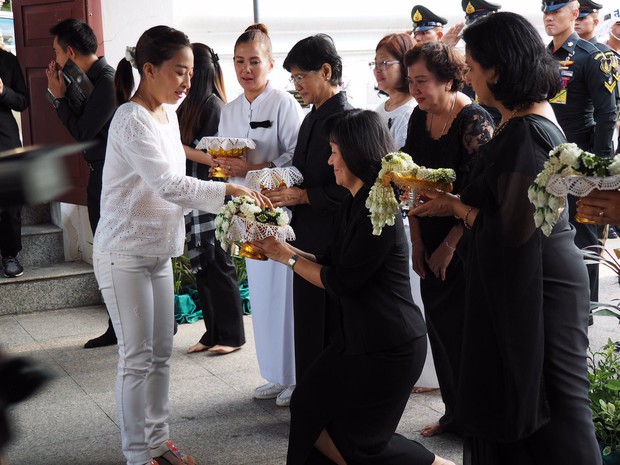 Công chúa cả của Vua Thái: không tranh ngôi nữ hoàng phong cách mà nhu mì đúng chuẩn style người thương thuyết - Ảnh 13.