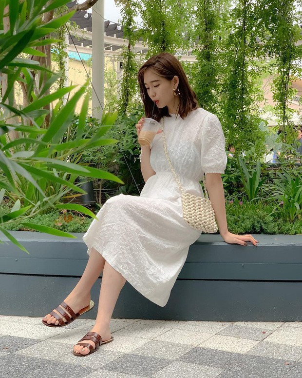 Street style châu Á: Sơ mi chiếm ưu thế toàn tập vì đơn giản lại dễ mặc đẹp - Ảnh 3. Street style châu Á: Sơ mi chiếm ưu thế toàn tập vì đơn giản lại dễ mặc đẹp - Ảnh 3.