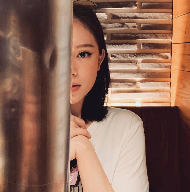 Thiếu gia Phillip Nguyễn chụp ảnh siêu deep cho bạn gái, hí hửng vô comment ai ngờ bị tặng nguyên rổ bơ - Ảnh 1. Thiếu gia Phillip Nguyễn chụp ảnh siêu deep cho bạn gái, hí hửng vô comment ai ngờ bị tặng nguyên rổ bơ - Ảnh 1.