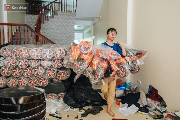 Thủ phủ vàng mã lớn nhất cả nước tấp nập tháng cô hồn: túi Chanel, xe phân khối lớn, xe đạp điện xuất xưởng - Ảnh 9. Thủ phủ vàng mã lớn nhất cả nước tấp nập tháng cô hồn: túi Chanel, xe phân khối lớn, xe đạp điện xuất xưởng - Ảnh 9.