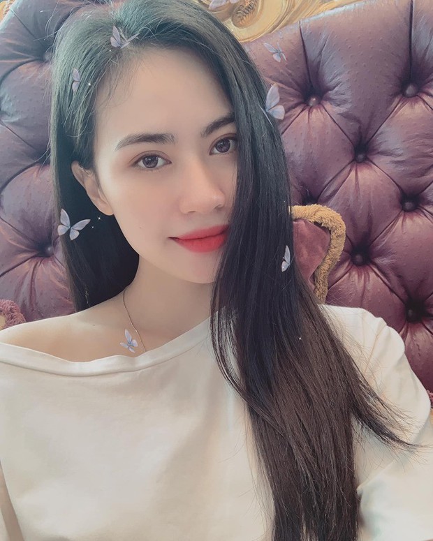 Vừa chia tay Nhật Lê, Quang Hải đã bị soi chăm thả tim ảnh 1 cô gái sexy hết nấc lại sang chảnh miễn chê - Ảnh 2. Vừa chia tay Nhật Lê, Quang Hải đã bị soi chăm thả tim ảnh 1 cô gái sexy hết nấc lại sang chảnh miễn chê - Ảnh 2.