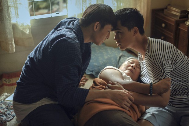 Review Thưa Mẹ Con Đi: Phim gia đình trá hình đam mĩ, trai đẹp vẫn hơi đơ nhưng nhìn chúng yêu khéo lại nghiện! - Ảnh 17. Review Thưa Mẹ Con Đi: Phim gia đình trá hình đam mĩ, trai đẹp vẫn hơi đơ nhưng nhìn chúng yêu khéo lại nghiện! - Ảnh 17.