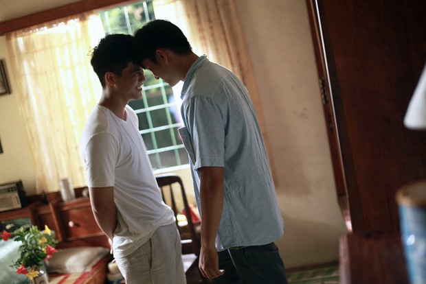 Review Thưa Mẹ Con Đi: Phim gia đình trá hình đam mĩ, trai đẹp vẫn hơi đơ nhưng nhìn chúng yêu khéo lại nghiện! - Ảnh 18. Review Thưa Mẹ Con Đi: Phim gia đình trá hình đam mĩ, trai đẹp vẫn hơi đơ nhưng nhìn chúng yêu khéo lại nghiện! - Ảnh 18.