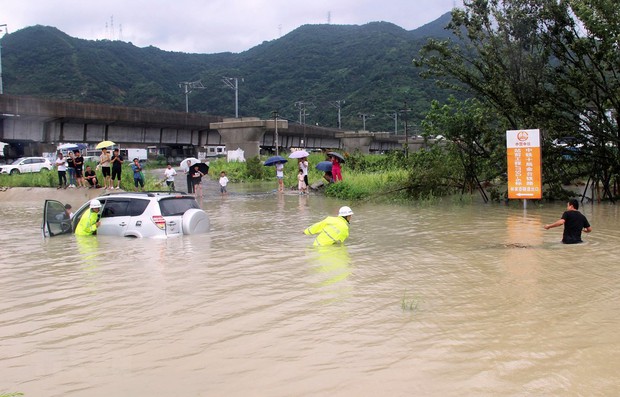 Trung Quốc: Gần 13 triệu người bị ảnh hưởng do bão Lekima - Ảnh 1.