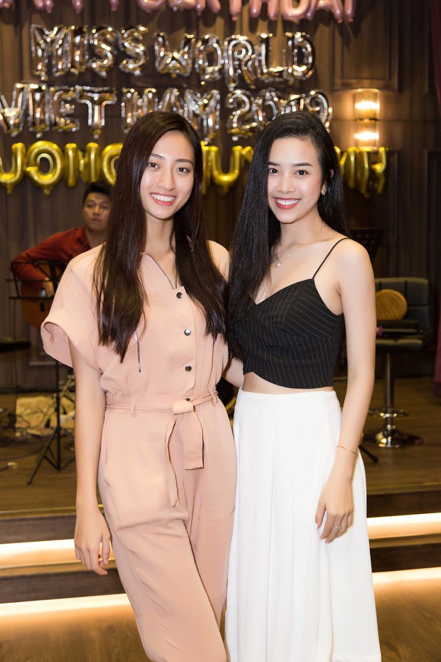 2 nàng hậu cùng tuổi Tiểu Vy và Lương Thùy Linh đọ mặt mộc trong một khung hình, nhan sắc hơn kém ra sao? - Ảnh 3. 2 nàng hậu cùng tuổi Tiểu Vy và Lương Thùy Linh đọ mặt mộc trong một khung hình, nhan sắc hơn kém ra sao? - Ảnh 3.