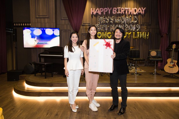 2 nàng hậu cùng tuổi Tiểu Vy và Lương Thùy Linh đọ mặt mộc trong một khung hình, nhan sắc hơn kém ra sao? - Ảnh 11. 2 nàng hậu cùng tuổi Tiểu Vy và Lương Thùy Linh đọ mặt mộc trong một khung hình, nhan sắc hơn kém ra sao? - Ảnh 11.