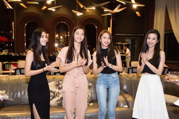 2 nàng hậu cùng tuổi Tiểu Vy và Lương Thùy Linh đọ mặt mộc trong một khung hình, nhan sắc hơn kém ra sao? - Ảnh 8. 2 nàng hậu cùng tuổi Tiểu Vy và Lương Thùy Linh đọ mặt mộc trong một khung hình, nhan sắc hơn kém ra sao? - Ảnh 8.