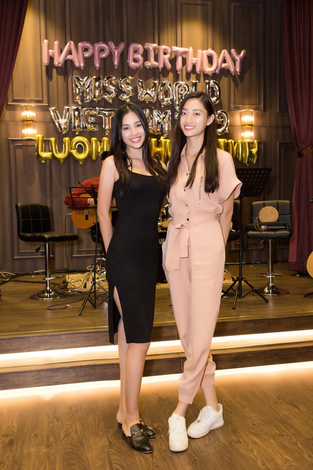2 nàng hậu cùng tuổi Tiểu Vy và Lương Thùy Linh đọ mặt mộc trong một khung hình, nhan sắc hơn kém ra sao? - Ảnh 2. 2 nàng hậu cùng tuổi Tiểu Vy và Lương Thùy Linh đọ mặt mộc trong một khung hình, nhan sắc hơn kém ra sao? - Ảnh 2.