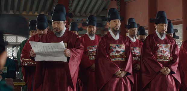 Tân Binh Sử Học Goo Hae Ryung: Shin Se Kyung lén lút làm bậy nhưng gương mặt phản chủ đã tố giác tất cả - Ảnh 8.