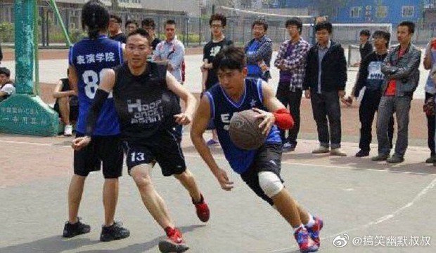 Tiết lộ loạt ảnh hồi học đại học, nhan sắc cặp đôi Cá Mực Hầm Mật Dương Tử - Lý Hiện khác hẳn bây giờ - Ảnh 8. Tiết lộ loạt ảnh hồi học đại học, nhan sắc cặp đôi Cá Mực Hầm Mật Dương Tử - Lý Hiện khác hẳn bây giờ - Ảnh 8.