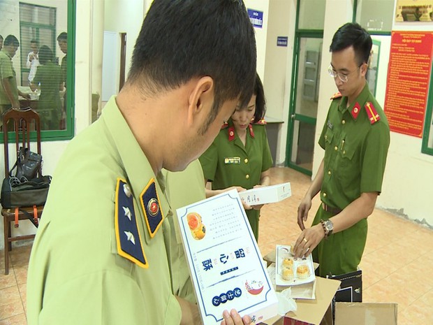 Hà Nội: Thu giữ hàng nghìn chiếc bánh Trung thu do nước ngoài sản xuất không rõ nguồn gốc - Ảnh 3. Hà Nội: Thu giữ hàng nghìn chiếc bánh Trung thu do nước ngoài sản xuất không rõ nguồn gốc - Ảnh 3.
