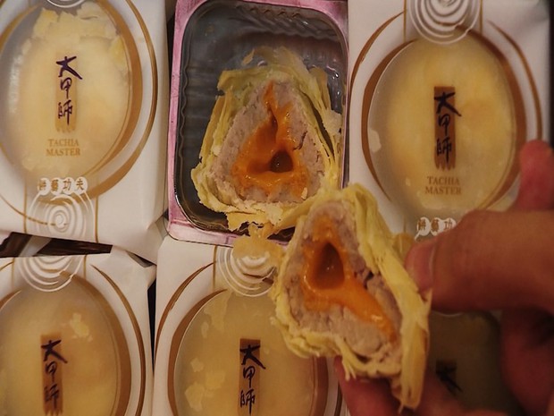 Hà Nội: Thu giữ hàng nghìn chiếc bánh Trung thu do nước ngoài sản xuất không rõ nguồn gốc - Ảnh 4. Hà Nội: Thu giữ hàng nghìn chiếc bánh Trung thu do nước ngoài sản xuất không rõ nguồn gốc - Ảnh 4.