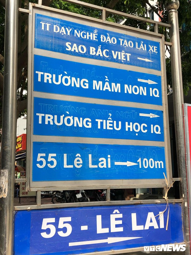 Trường Mầm non quốc tế IQ và Tiểu học quốc tế IQ (địa chỉ số 55, Lê Lai, Hà Đông, Hà Nội) cũng mới dán lại biển chỉ dẫn tên trường và bỏ hoàn toàn danh xưng quốc tế.