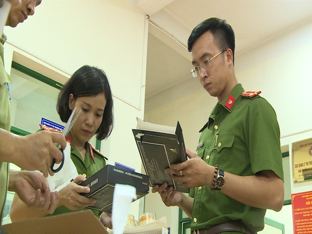 Hà Nội: Thu giữ hàng nghìn chiếc bánh Trung thu do nước ngoài sản xuất không rõ nguồn gốc - Ảnh 10. Hà Nội: Thu giữ hàng nghìn chiếc bánh Trung thu do nước ngoài sản xuất không rõ nguồn gốc - Ảnh 10.