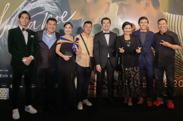 Đạo diễn Thưa Mẹ Con Đi giải thích tất tần tật 5 chi tiết khó hiểu trong phim, bất ngờ nhá hàng sẽ làm phần 2? - Ảnh 9. Đạo diễn Thưa Mẹ Con Đi giải thích tất tần tật 5 chi tiết khó hiểu trong phim, bất ngờ nhá hàng sẽ làm phần 2? - Ảnh 9.