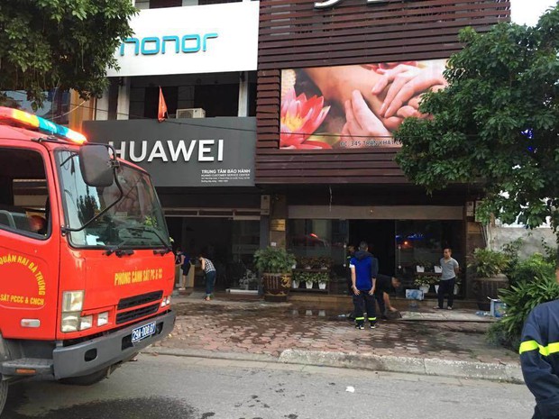 Hà Nội: Cháy quán massage, khách hốt hoảng tháo chạy - 2nh 2. Hà Nội: Cháy quán massage, khách hốt hoảng tháo chạy - 2nh 2.