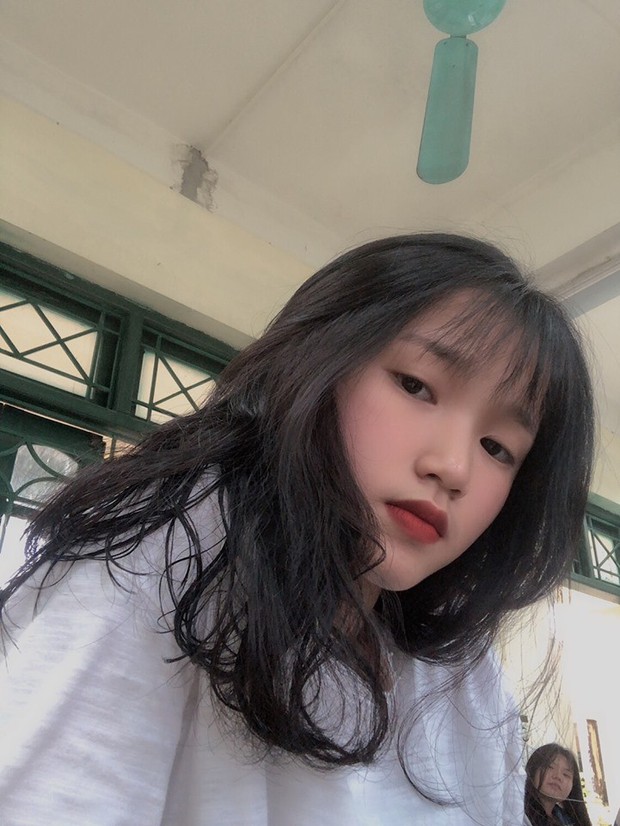 Ngủ gật trong lễ khai giảng, nữ sinh gây sốt vì vẻ ngoài xinh xắn nhưng vẫn bị chê diễn, làm màu - Ảnh 6. Ngủ gật trong lễ khai giảng, nữ sinh gây sốt vì vẻ ngoài xinh xắn nhưng vẫn bị chê diễn, làm màu - Ảnh 6.
