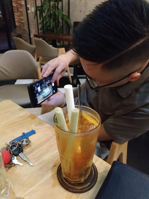 Team giả vờ diễn sâu để thả thính trên mạng bị bạn bè vạch mặt: Này thì cô đơn! - Ảnh 2. Team giả vờ diễn sâu để thả thính trên mạng bị bạn bè vạch mặt: Này thì cô đơn! - Ảnh 2.