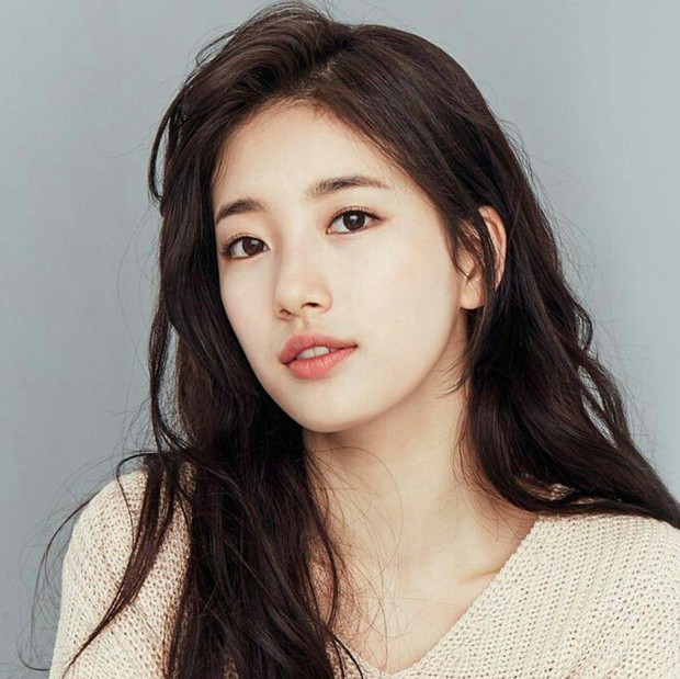 Đạt 2 triệu like, ảnh Suzy bước đi giữa dàn vệ sĩ bỗng thành hiện tượng: Khí chất nữ thần nhường này bảo sao gây bão? - Ảnh 3. Đạt 2 triệu like, ảnh Suzy bước đi giữa dàn vệ sĩ bỗng thành hiện tượng: Khí chất nữ thần nhường này bảo sao gây bão? - Ảnh 3.