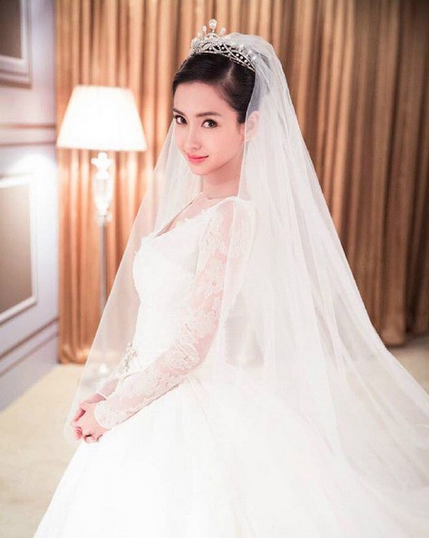 Ngỡ váy cưới 7 tỷ của Angela Baby đã phá đảo showbiz, nào ngờ vẫn thua xa đầm bằng vàng của mỹ nhân làng thể thao - Ảnh 3. Ngỡ váy cưới 7 tỷ của Angela Baby đã phá đảo showbiz, nào ngờ vẫn thua xa đầm bằng vàng của mỹ nhân làng thể thao - Ảnh 3.