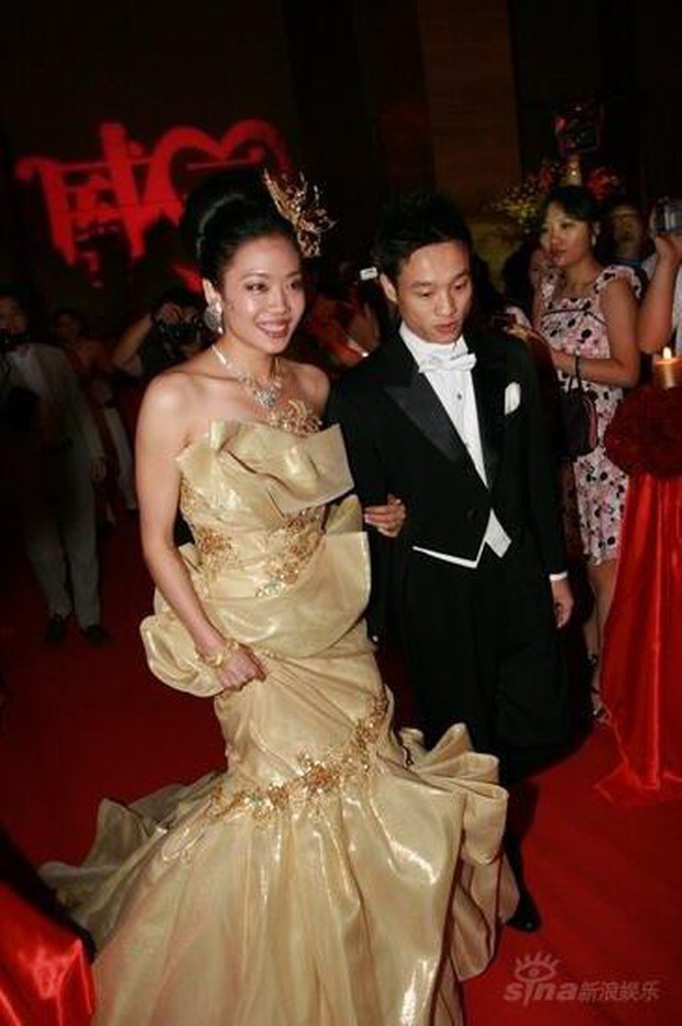 Ngỡ váy cưới 7 tỷ của Angela Baby đã phá đảo showbiz, nào ngờ vẫn thua xa đầm bằng vàng của mỹ nhân làng thể thao - Ảnh 9. Ngỡ váy cưới 7 tỷ của Angela Baby đã phá đảo showbiz, nào ngờ vẫn thua xa đầm bằng vàng của mỹ nhân làng thể thao - Ảnh 9.