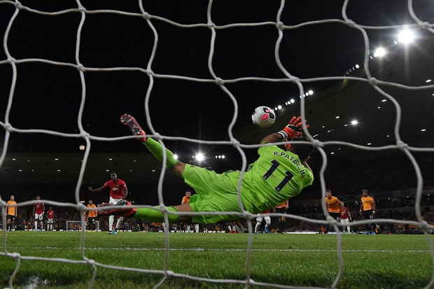 Pogba sút hỏng phạt đền, MU bỏ lỡ cơ hội chiếm ngôi đầu Ngoại hạng Anh của Liverpool - Ảnh 8.
