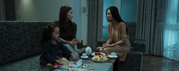 Review Cha Ma: Tấm phim âm bản phản chiếu thế giới thực rùng rợn - Ảnh 13. Review Cha Ma: Tấm phim âm bản phản chiếu thế giới thực rùng rợn - Ảnh 13.