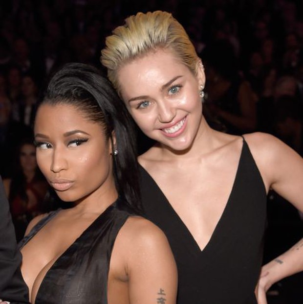 VMAs chính là lễ trao giải điên rồ nhất thế giới: Nụ hôn đồng tính của Britney, ca sĩ mặc váy thịt bò, chỉ trích trên sóng trực tiếp và chửi nhau ngay hậu trường - Ảnh 10.